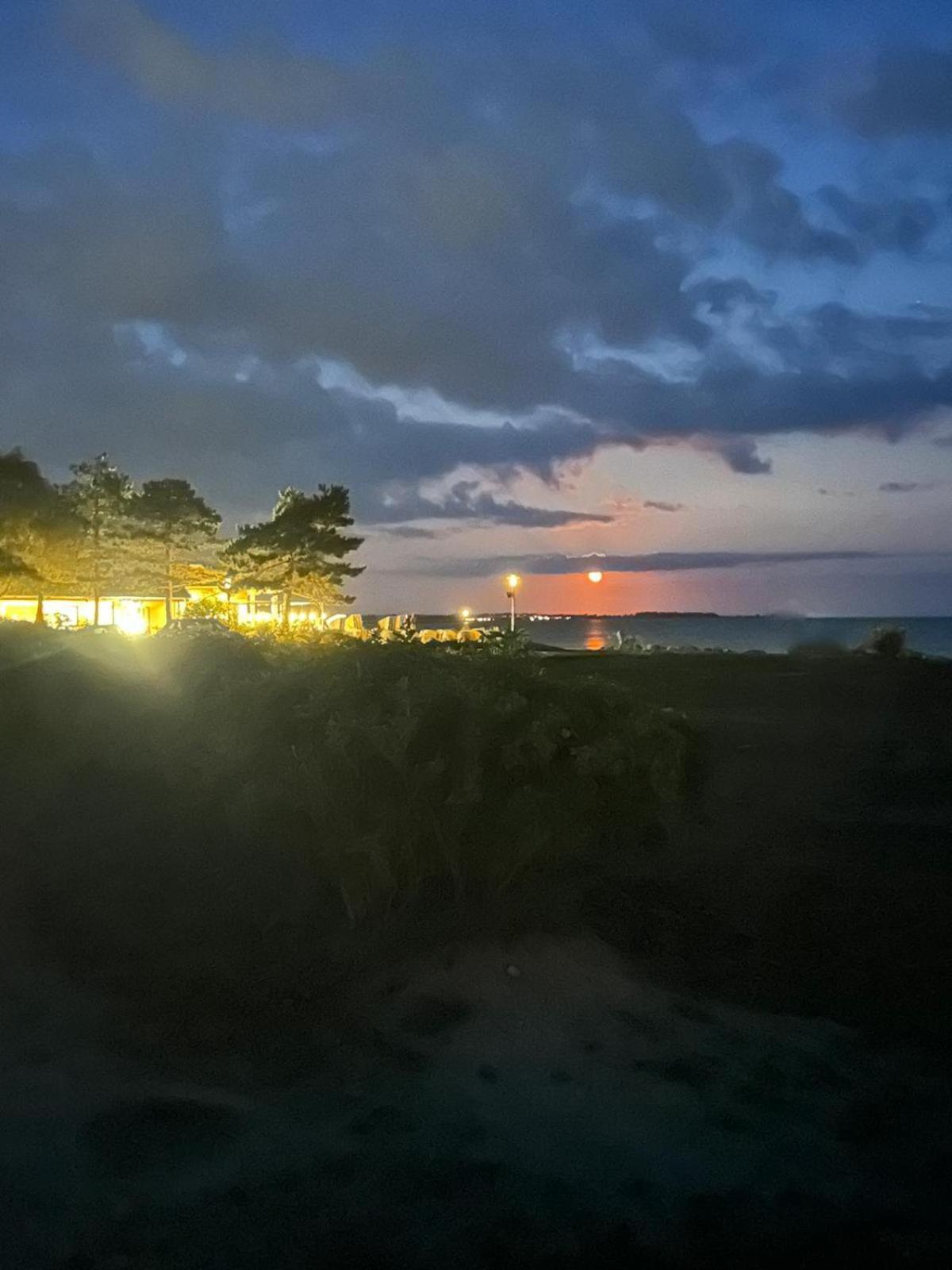 Wohnwagen Auf Dem Wulfenerhals Ca 150M Bis Zum Meer Fehmarn Bagian luar foto