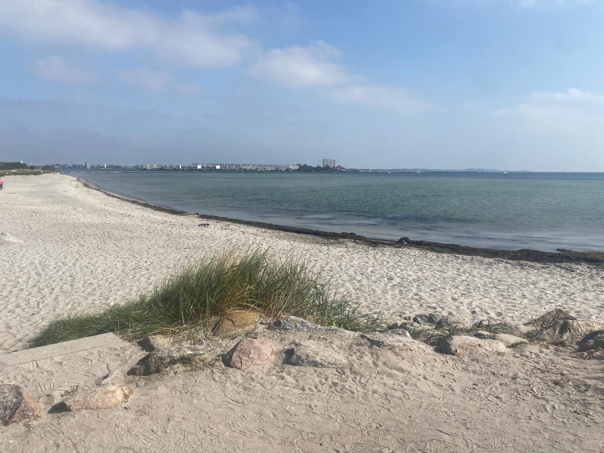 Wohnwagen Auf Dem Wulfenerhals Ca 150M Bis Zum Meer Fehmarn Bagian luar foto