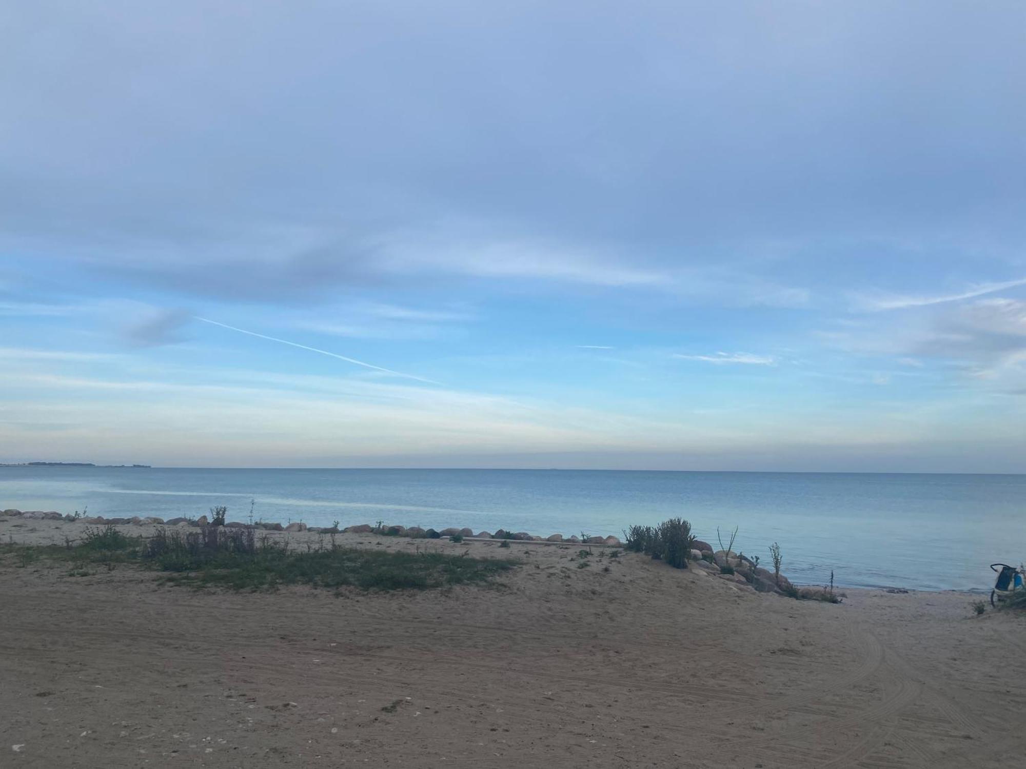 Wohnwagen Auf Dem Wulfenerhals Ca 150M Bis Zum Meer Fehmarn Bagian luar foto