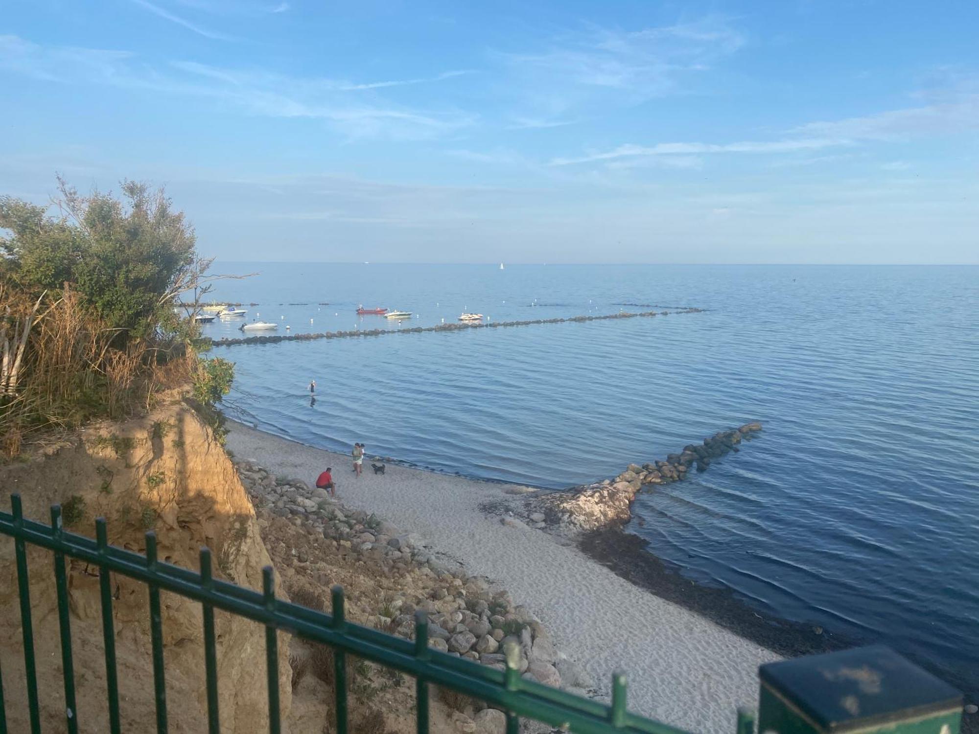 Wohnwagen Auf Dem Wulfenerhals Ca 150M Bis Zum Meer Fehmarn Bagian luar foto