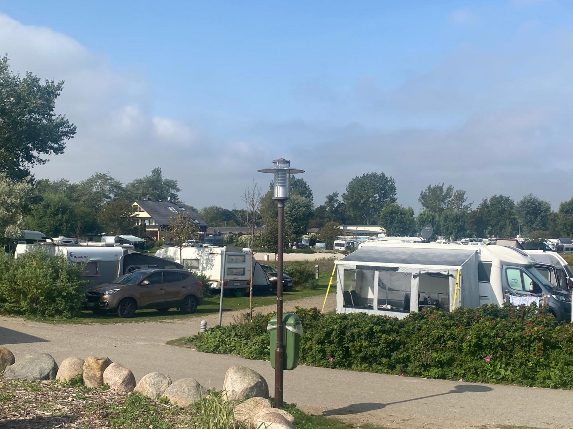 Wohnwagen Auf Dem Wulfenerhals Ca 150M Bis Zum Meer Fehmarn Bagian luar foto