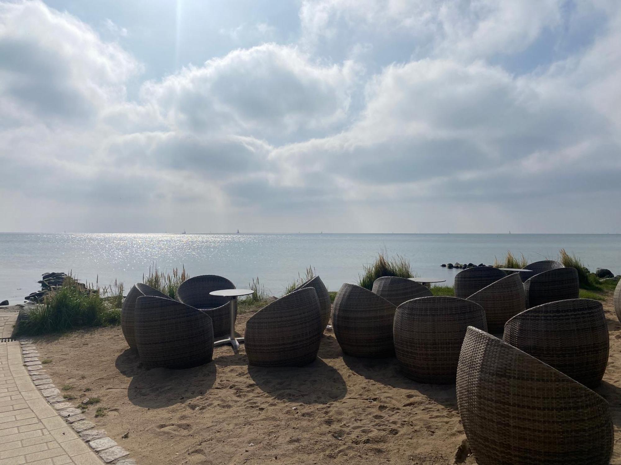 Wohnwagen Auf Dem Wulfenerhals Ca 150M Bis Zum Meer Fehmarn Bagian luar foto