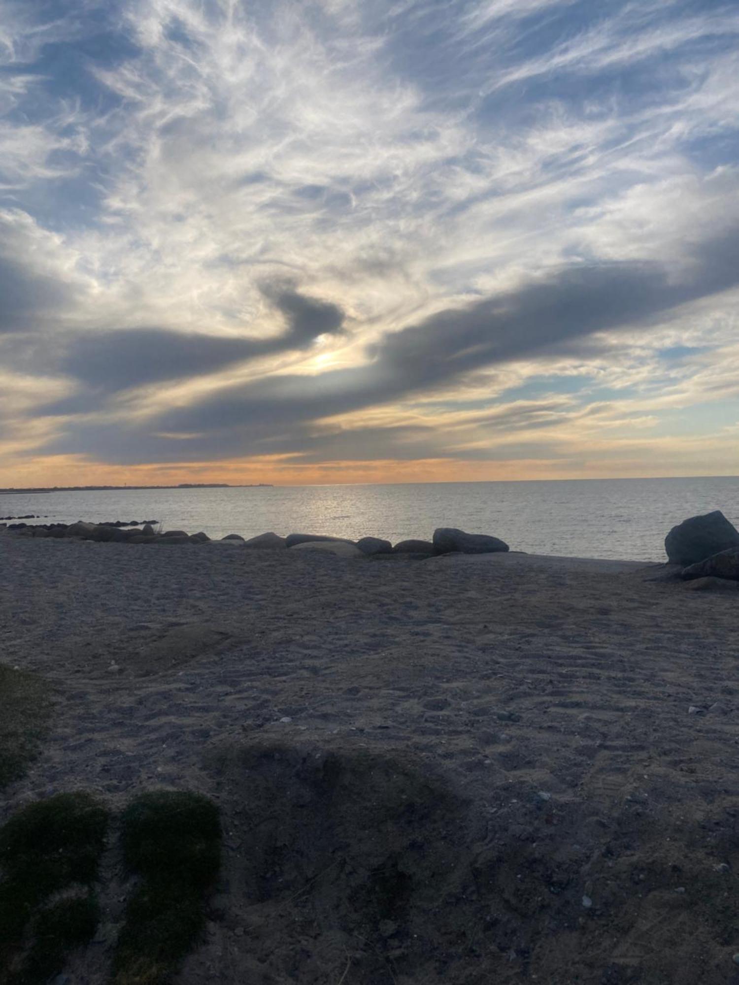 Wohnwagen Auf Dem Wulfenerhals Ca 150M Bis Zum Meer Fehmarn Bagian luar foto